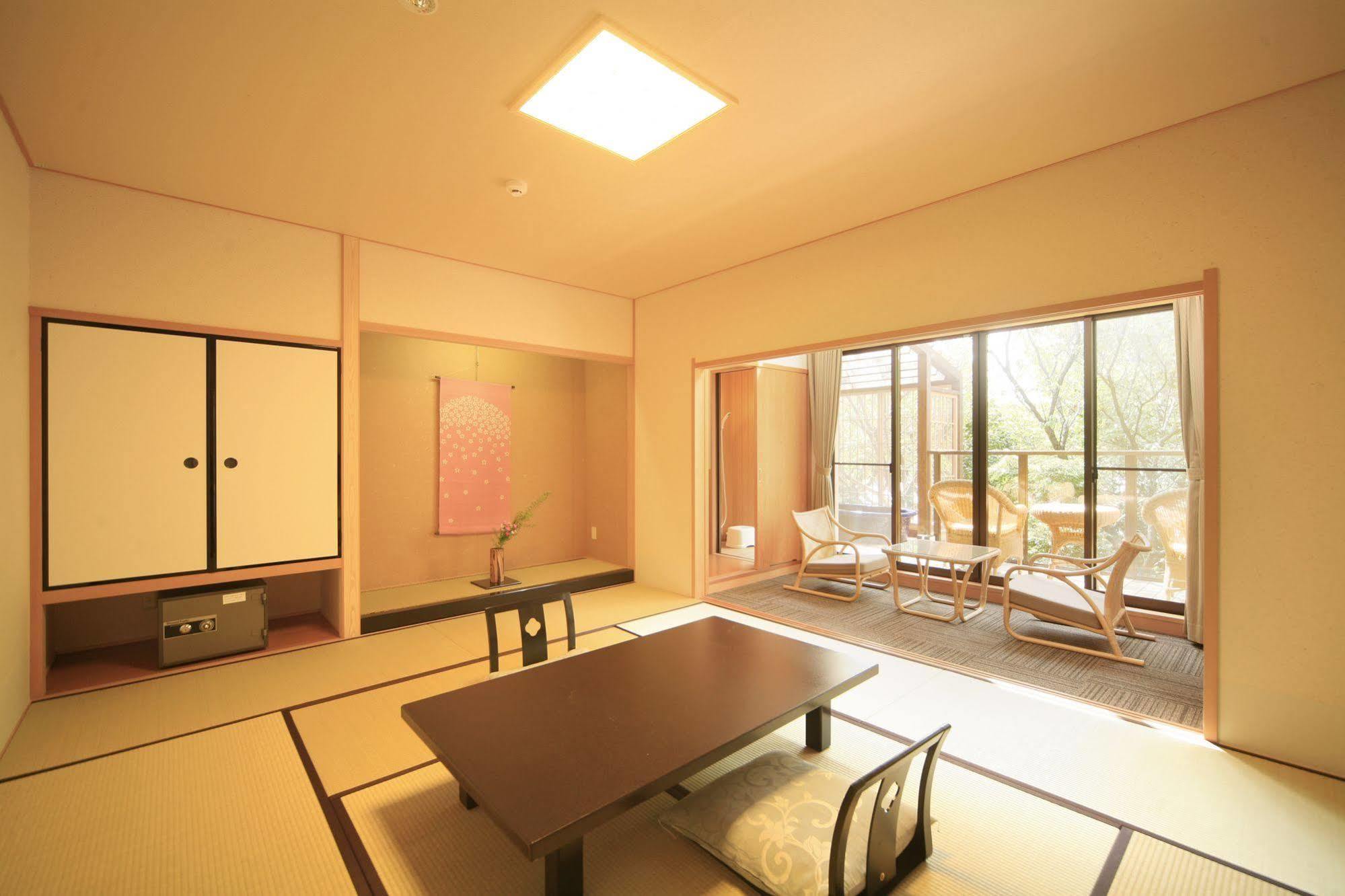 Mikasa Hotel Нара Екстериор снимка